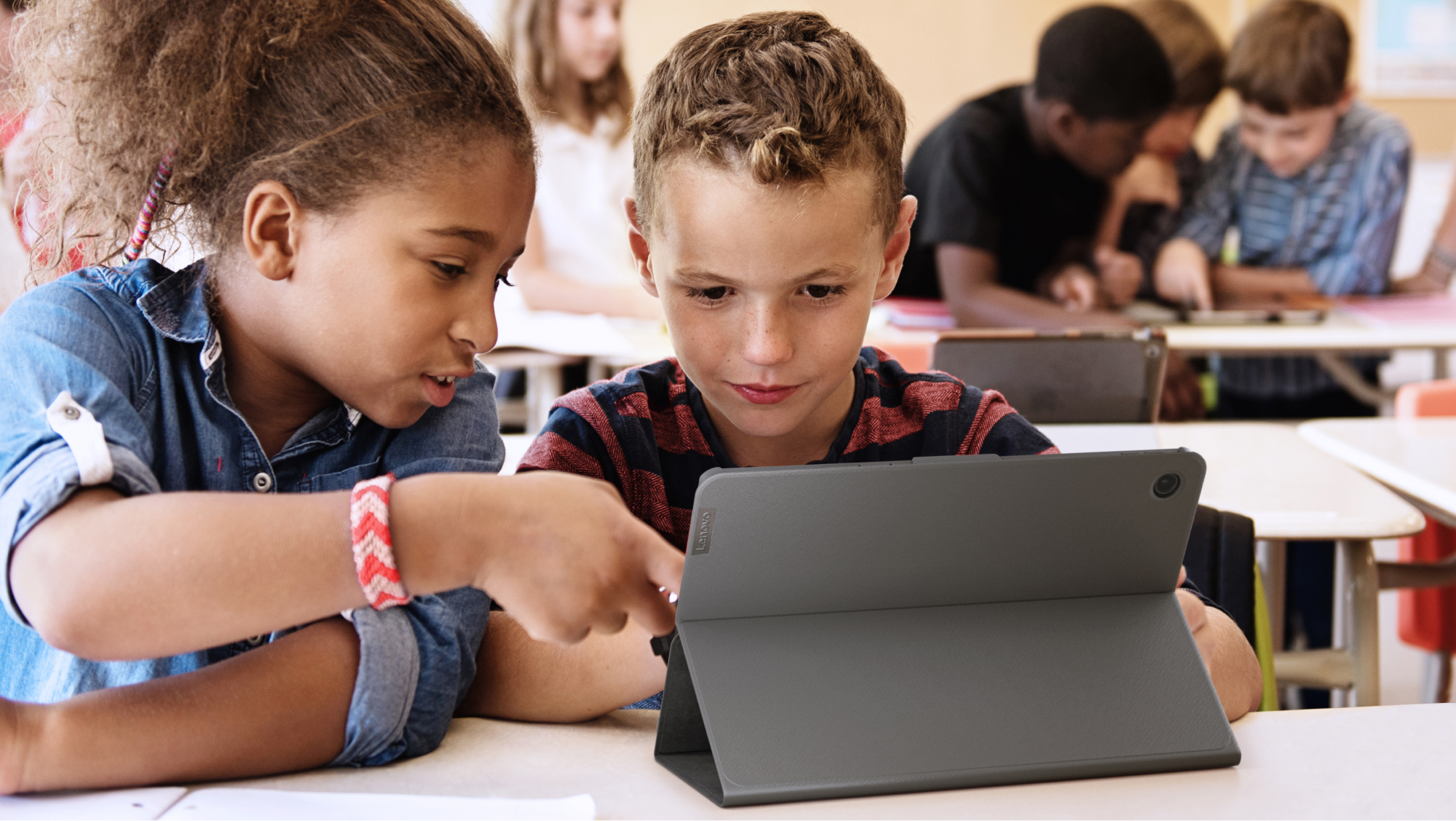 01_Commercial_Android_Tablets_Students_Using_Device_Tab_M10